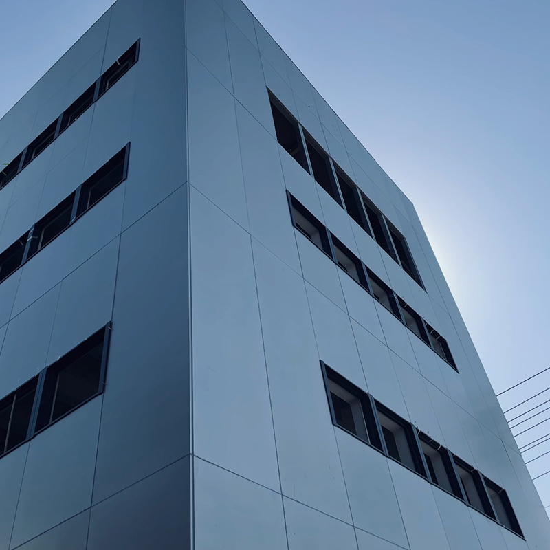 Parede cortina de alumínio unitizada